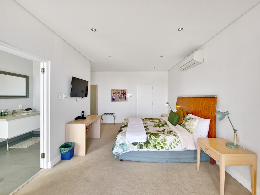 To Let 7 Bedroom Property for Rent in Camps Bay Western Cape